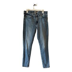 Levi’s 711 Skinny Jeans